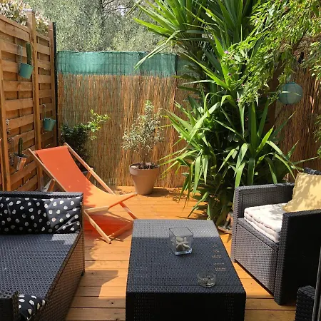 T2 Traversant Rdc Avec Terrasse - Balcon - Parking 2 Places - Clim Portative *