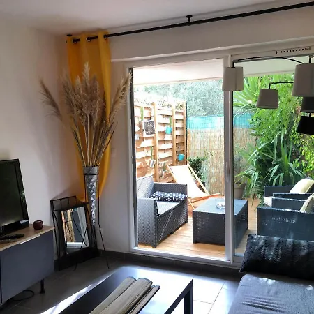 Apartment Agreable T2 Traversant Rdc Avec Terrasse + Balcon+ Parking 2 Places *