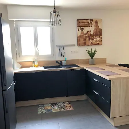 T2 Traversant Rdc Avec Terrasse - Balcon - Parking 2 Places - Clim Portative