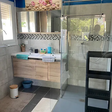 T2 Traversant Rdc Avec Terrasse - Balcon - Parking 2 Places - Clim Portative Appartamento