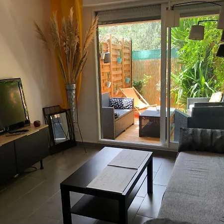 Apartment Agreable T2 Traversant Rdc Avec Terrasse - Balcon - Parking 2 Places - Clim Portative Montpellier