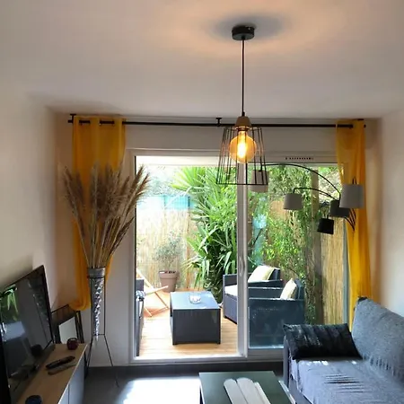 Daire Agreable T2 Traversant Rdc Avec Terrasse - Balcon - Parking 2 Places - Clim Portative