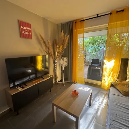 Agreable T2 Traversant Rdc Avec Terrasse - Balcon - Parking 2 Places - Clim Portative Montpellier
