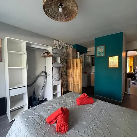 Agreable T2 Traversant Rdc Avec Terrasse - Balcon - Parking 2 Places - Clim Portative Appartamento *
